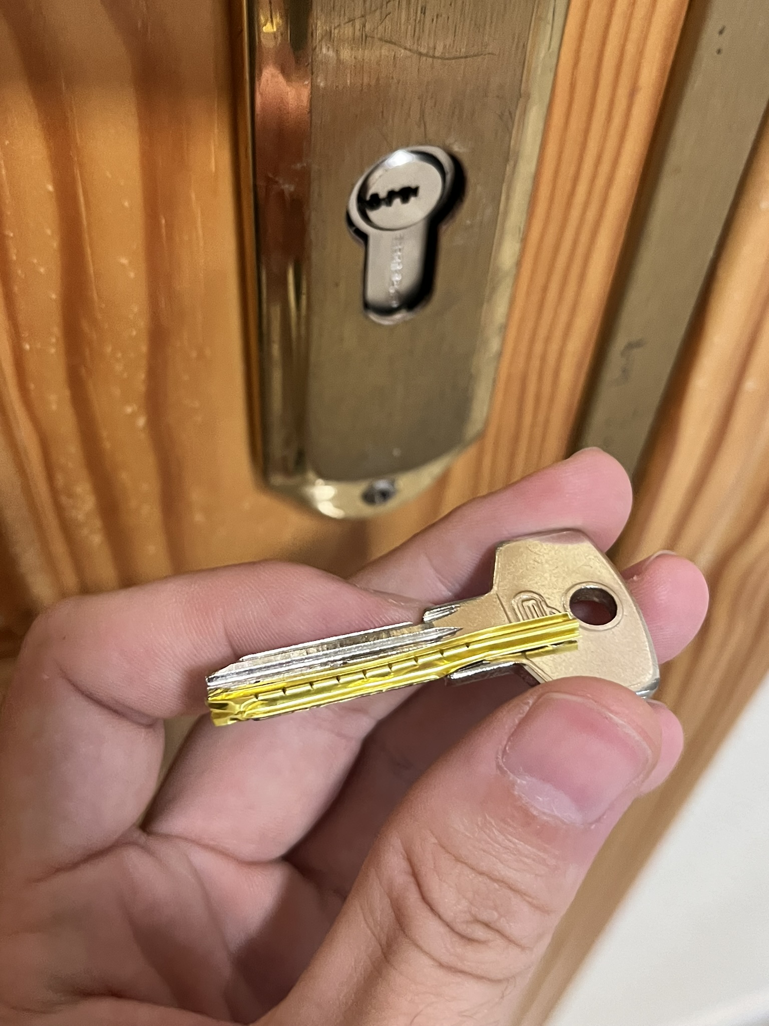 Cerrajero Calpe en acción — KKKEY