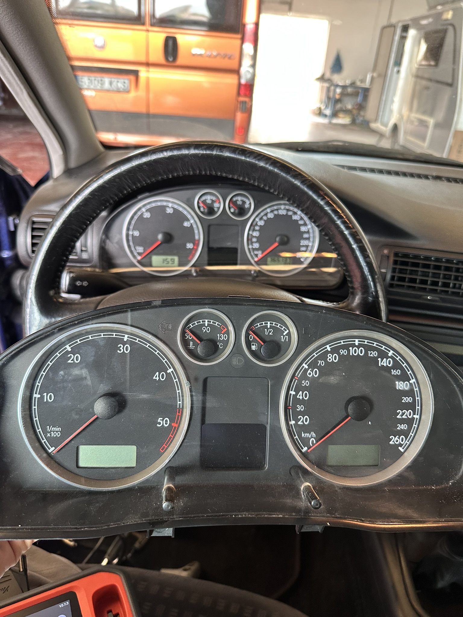 Dos cuadros de instrumentos VW/Audi